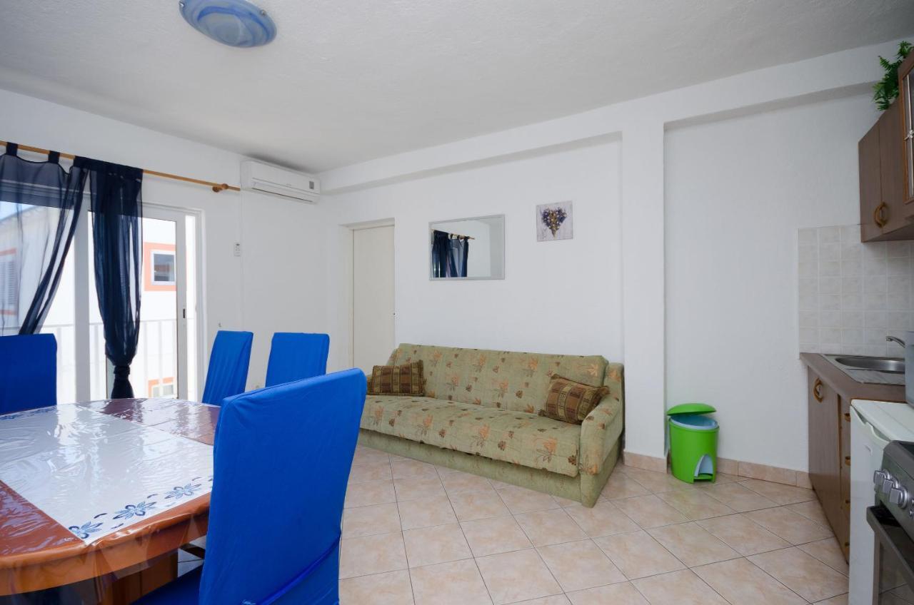 Apartments Elvira Lopar Eksteriør bilde