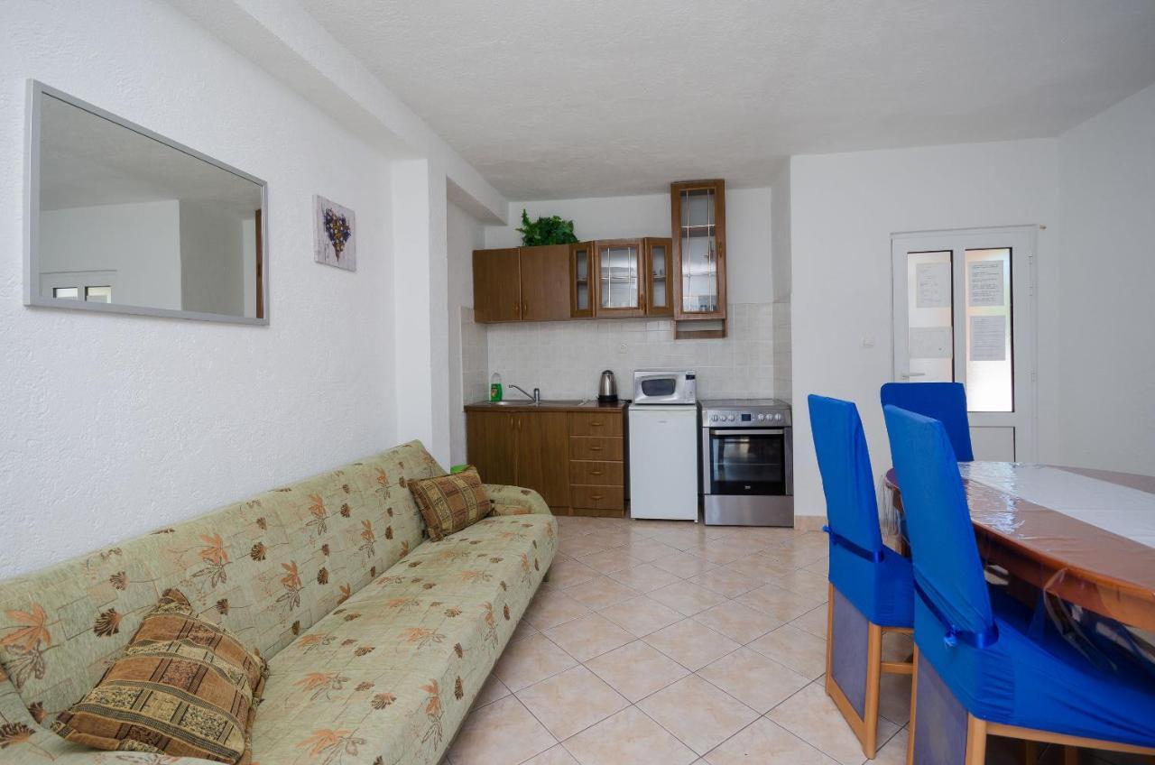 Apartments Elvira Lopar Eksteriør bilde