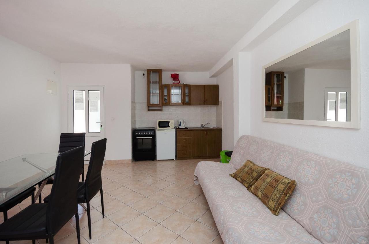 Apartments Elvira Lopar Eksteriør bilde